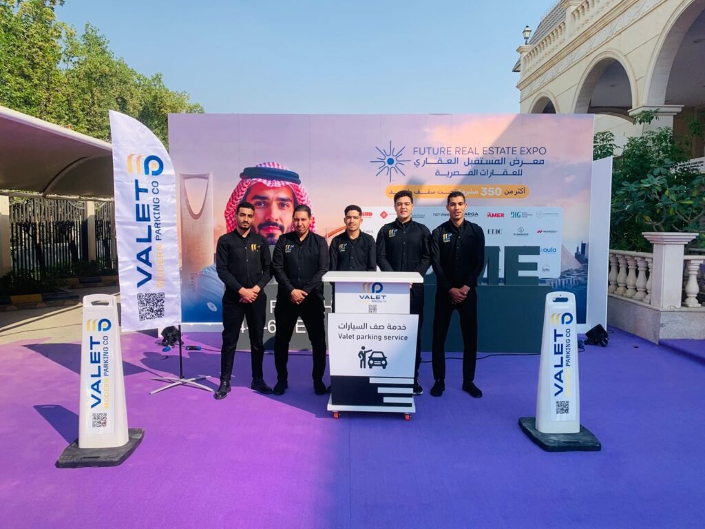 شركة المواقف الحديثة تشارك في معرض المستقبل العقاري للعقارات المصرية 2025 1 صف السيارات
